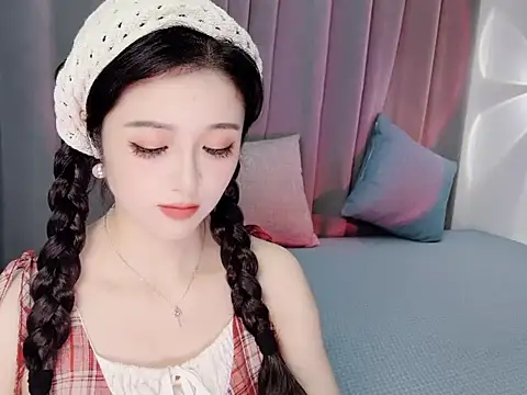 Snapshot of Momo-Wow chatting on 06/04/26, 06:18 Momo-Wow online show from 06/04/26, 06:18