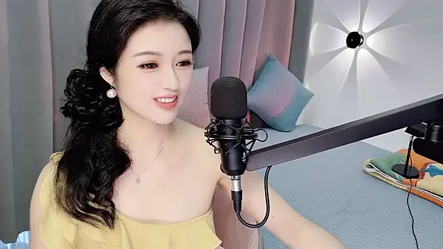 Snapshot of Momo-Wow chatting on 06/20/26, 06:07 Momo-Wow online show from 06/20/26, 06:07