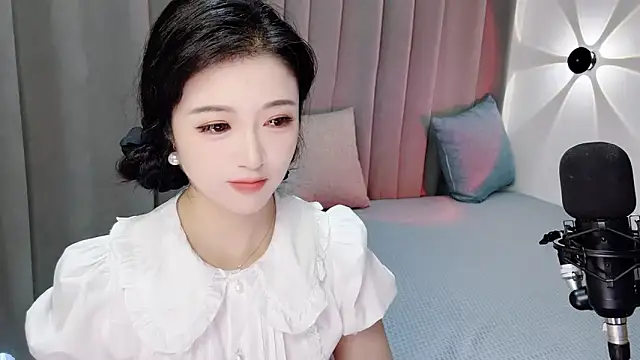 Snapshot of Momo-Wow chatting on 06/21/26, 06:41 Momo-Wow online show from 06/21/26, 06:41
