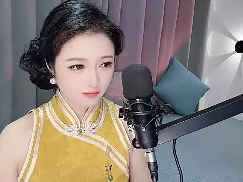 Snapshot of Momo-Wow chatting on 06/11/26, 06:32 Momo-Wow online show from 06/11/26, 06:32