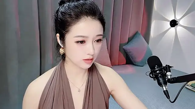 Snapshot of Momo-Wow chatting on 06/24/26, 06:23 Momo-Wow online show from 06/24/26, 06:23