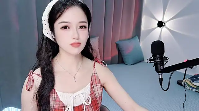 Snapshot of Momo-Wow chatting on 07/12/26, 06:03 Momo-Wow online show from 07/12/26, 06:03