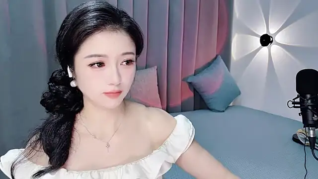 Snapshot of Momo-Wow chatting on 07/08/26, 06:25 Momo-Wow online show from 07/08/26, 06:25