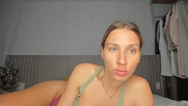 Snapshot of SofiClimbing chatting on 02/14/26, 02:45 SofiClimbing online show from 02/14/26, 02:45