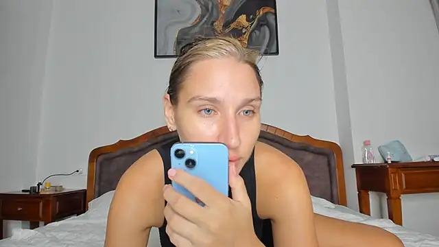 SofiClimbing online show from 10/11/25, 04:08