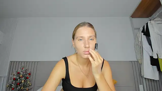 SofiClimbing online show from 12/16/25, 03:55