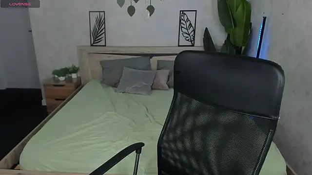 Snapshot of Violeta_Paul chatting on 06/08/26, 01:28 Violeta Paul online show from 06/08/26, 01:28