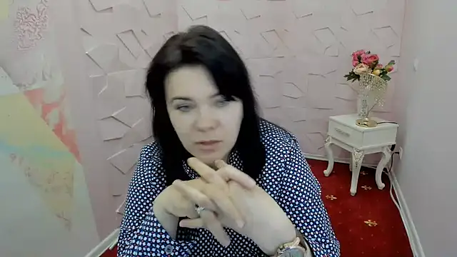 Julia reeves online show from 06/01/26, 12:49