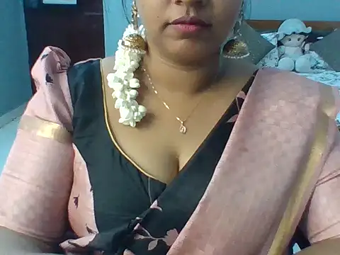 Snapshot of Tamil_hot_Meenu chatting on 06/11/26, 03:42 Tamil hot Meenu online show from 06/11/26, 03:42
