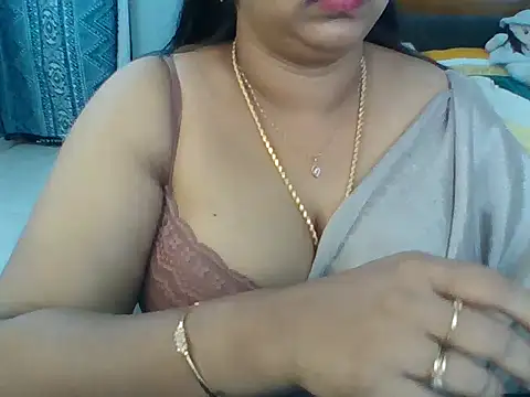 Snapshot of Tamil_hot_Meenu chatting on 06/18/26, 04:33 Tamil hot Meenu online show from 06/18/26, 04:33