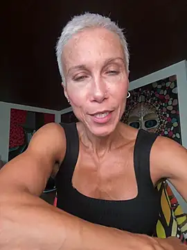Snapshot of GymQueenCarmen chatting on 07/17/26, 06:32 GymQueenCarmen online show from 07/17/26, 06:32