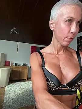 Snapshot of GymQueenCarmen chatting on 07/18/26, 06:44 GymQueenCarmen online show from 07/18/26, 06:44