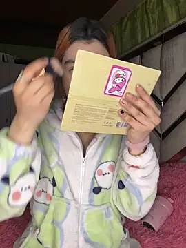 Snapshot of Nana-Komatsu chatting on 06/24/26, 05:06 Nana-Komatsu online show from 06/24/26, 05:06