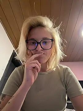 Snapshot of Viviluu_Offiziell chatting on 06/07/26, 08:25 Viviluu Offiziell online show from 06/07/26, 08:25