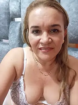 Sara hilton02 online show from 06/05/26, 01:21