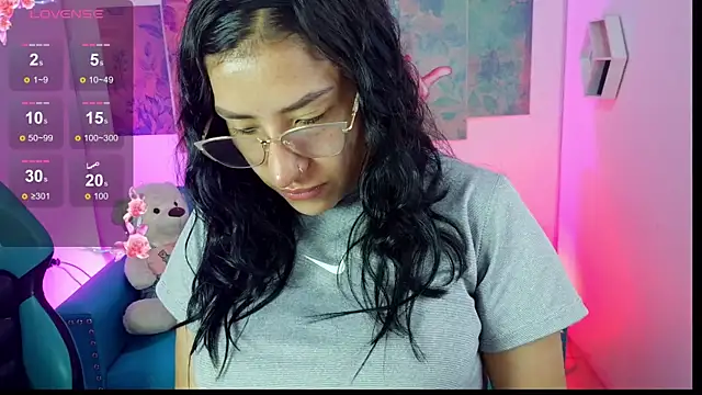 Snapshot of violetta_4m chatting on 06/26/26, 01:06 violetta 4m online show from 06/26/26, 01:06