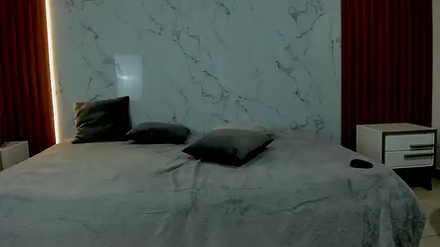 Snapshot of genesis_y_moon chatting on 06/02/26, 02:39 genesis y moon online show from 06/02/26, 02:39