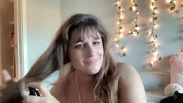 maddiliz online show from 11/22/25, 09:57