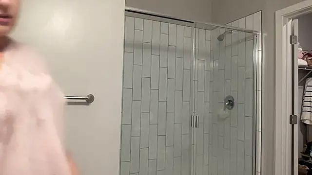 maddiliz online show from 10/19/25, 01:30