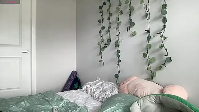 maddiliz online show from 12/02/25, 07:04