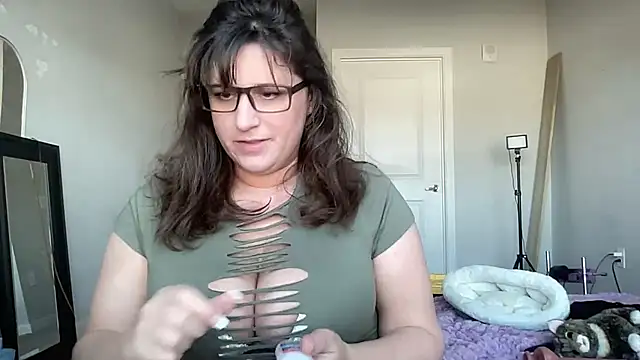 Snapshot of maddiliz chatting on 12/21/25, 08:42 maddiliz online show from 12/21/25, 08:42