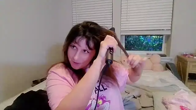 Snapshot of maddiliz chatting on 02/11/26, 04:45 maddiliz online show from 02/11/26, 04:45