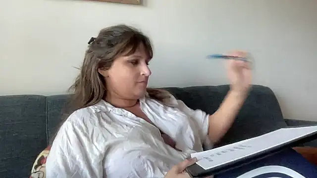 maddiliz online show from 10/31/25, 02:46