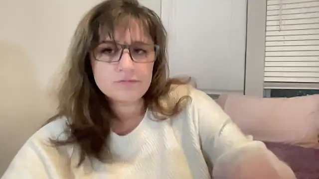 Snapshot of maddiliz chatting on 12/21/25, 08:05 maddiliz online show from 12/21/25, 08:05