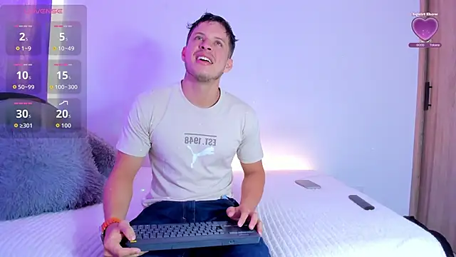Snapshot of johnycooper08 chatting on 06/12/26, 12:36 johnycooper08 online show from 06/12/26, 12:36