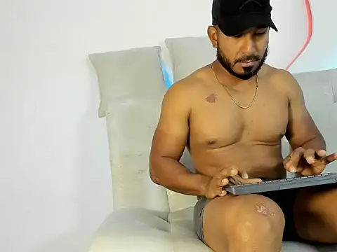 Snapshot of LeoCarter_ chatting on 06/04/26, 01:05 LeoCarter online show from 06/04/26, 01:05
