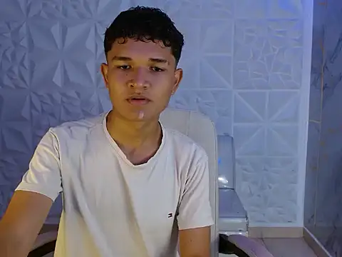 Snapshot of davexxx_ chatting on 06/19/26, 03:01 davexxx online show from 06/19/26, 03:01