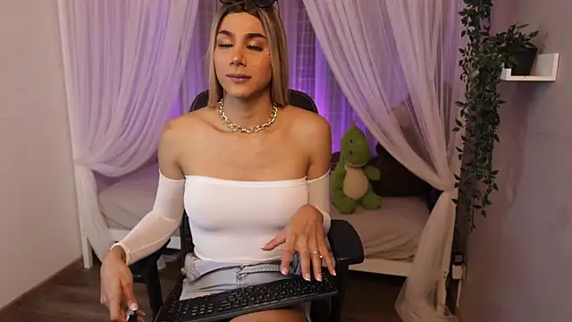 Martinaa Rose online show from 07/13/26, 12:37