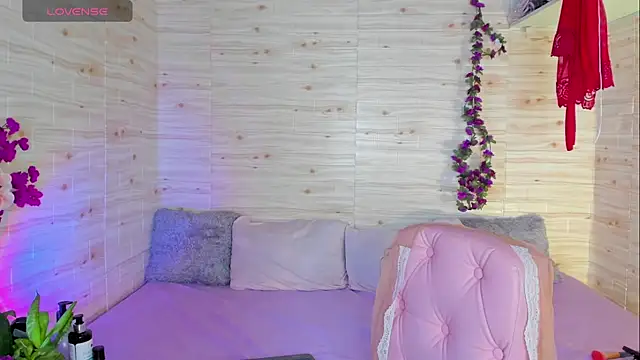 Brittanny777  online show from 07/12/26, 04:52
