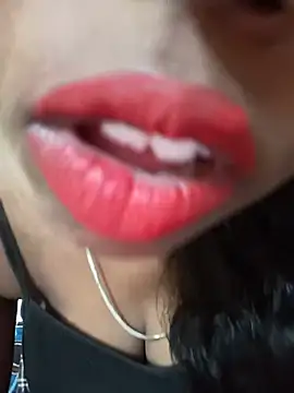 Snapshot of Sexy-Zeenat chatting on 07/08/26, 08:26 Sexy-Zeenat online show from 07/08/26, 08:26
