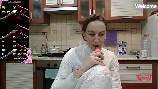 Yevgeshka-Milashka online show from 12/17/25, 04:12