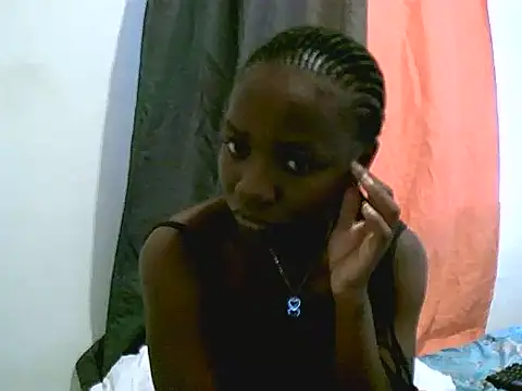 Snapshot of QueenSar chatting on 06/27/26, 10:54 QueenSar online show from 06/27/26, 10:54