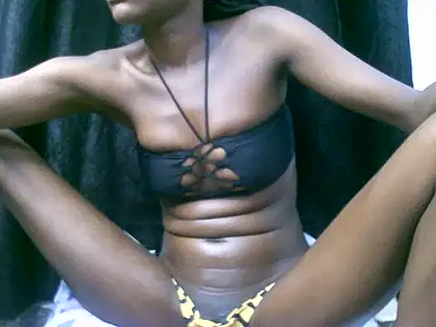 Snapshot of Sweet_zuri001 chatting on 06/19/26, 07:20 Sweet zuri001 online show from 06/19/26, 07:20