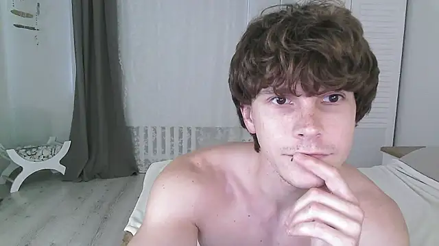 Snapshot of Eric_Crush chatting on 07/15/26, 12:45 Eric Crush online show from 07/15/26, 12:45
