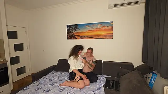 Desire Couple  online show from 06/05/26, 06:46