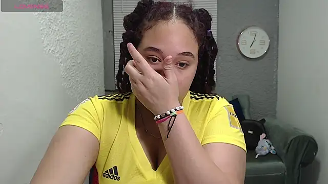 Snapshot of leilasosexy chatting on 06/17/26, 12:26 leilasosexy online show from 06/17/26, 12:26