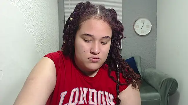 Snapshot of leilasosexy chatting on 06/16/26, 01:33 leilasosexy online show from 06/16/26, 01:33