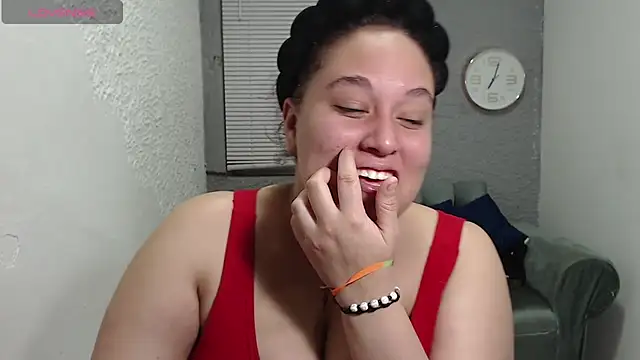 Snapshot of leilasosexy chatting on 07/11/26, 01:22 leilasosexy online show from 07/11/26, 01:22