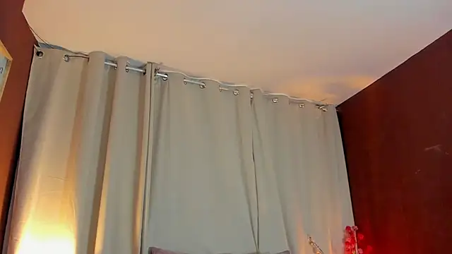 Snapshot of sensual_fer chatting on 06/26/26, 12:33 sensual fer online show from 06/26/26, 12:33