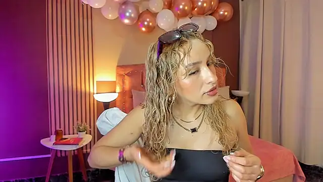 Snapshot of sensual_fer chatting on 07/16/26, 12:35 sensual fer online show from 07/16/26, 12:35