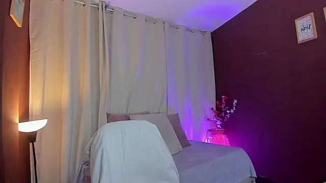 Snapshot of sensual_fer chatting on 06/17/26, 12:37 sensual fer online show from 06/17/26, 12:37