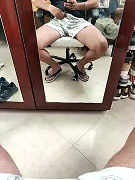 Snapshot of francesc80 chatting on 06/27/26, 05:57 francesc80 online show from 06/27/26, 05:57