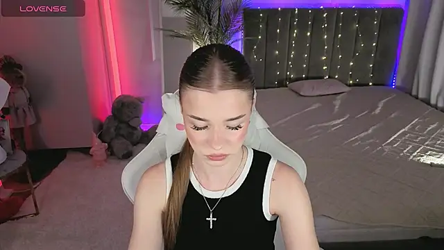 Milla Way online show from 06/18/26, 03:06