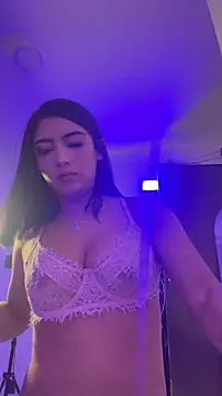 Snapshot of Nicolegh_ chatting on 06/18/26, 02:10 Nicolegh online show from 06/18/26, 02:10