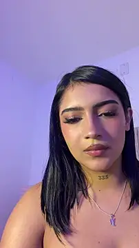 Snapshot of Nicolegh_ chatting on 06/21/26, 02:06 Nicolegh online show from 06/21/26, 02:06
