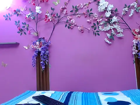 kasandracute18 online show from 06/18/26, 05:50